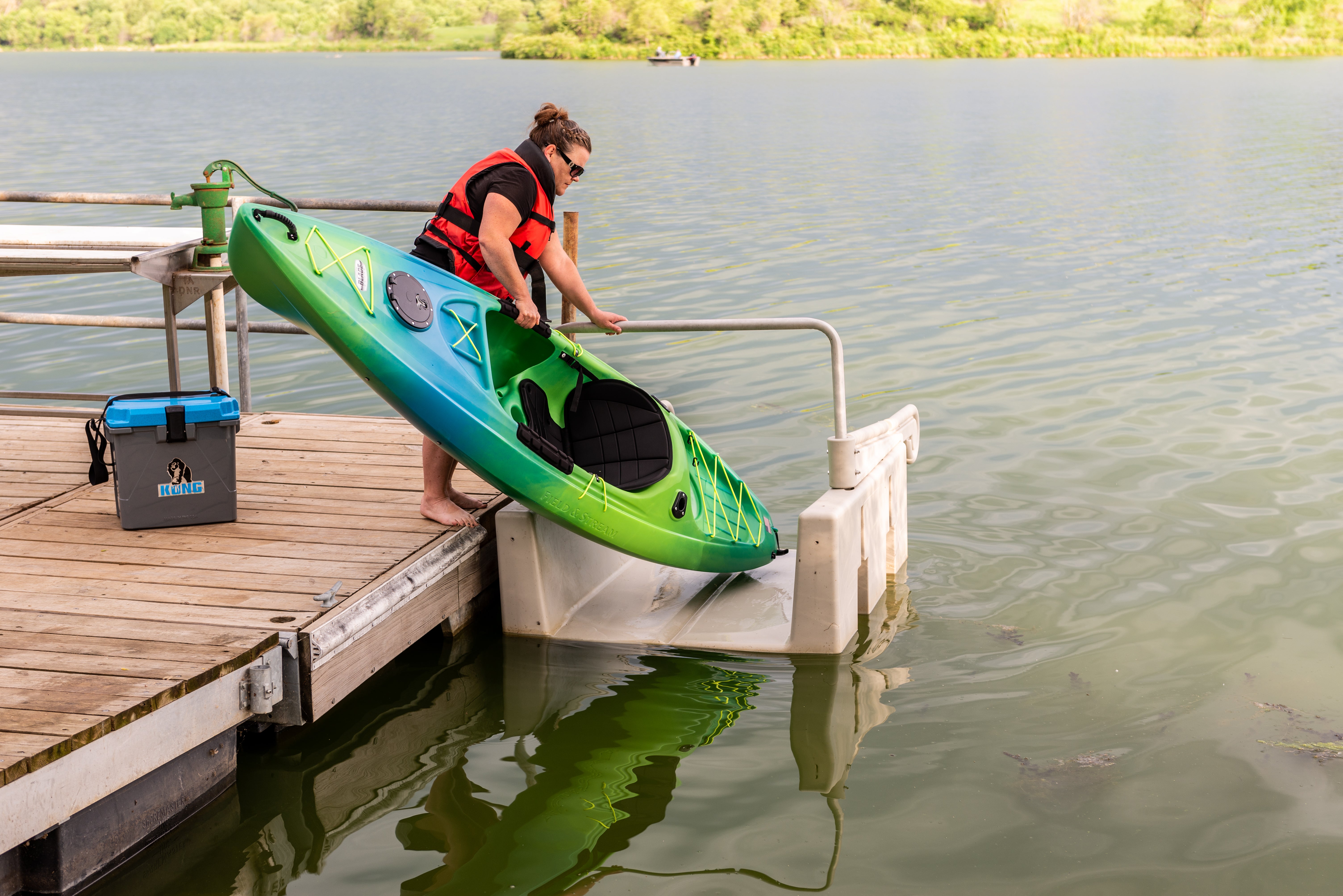 Connect-A-Dock Roto Grab Bar Overhead Assist Model YAK1022 putting the kayak in the kayak launch using the overhead bar