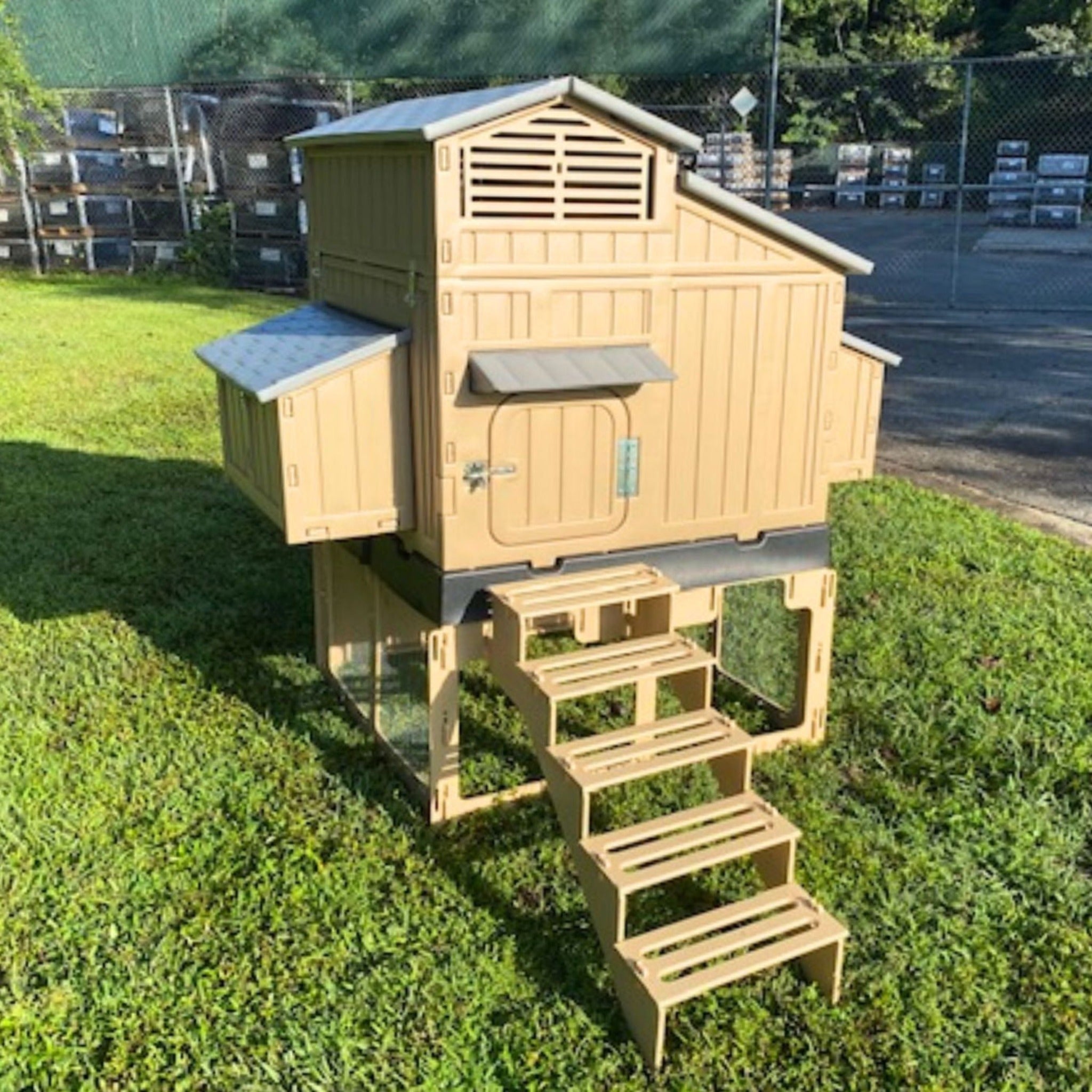 Snaplock by Formex Large Chicken Coop with Stand and Stairs & Run - Combo Kit