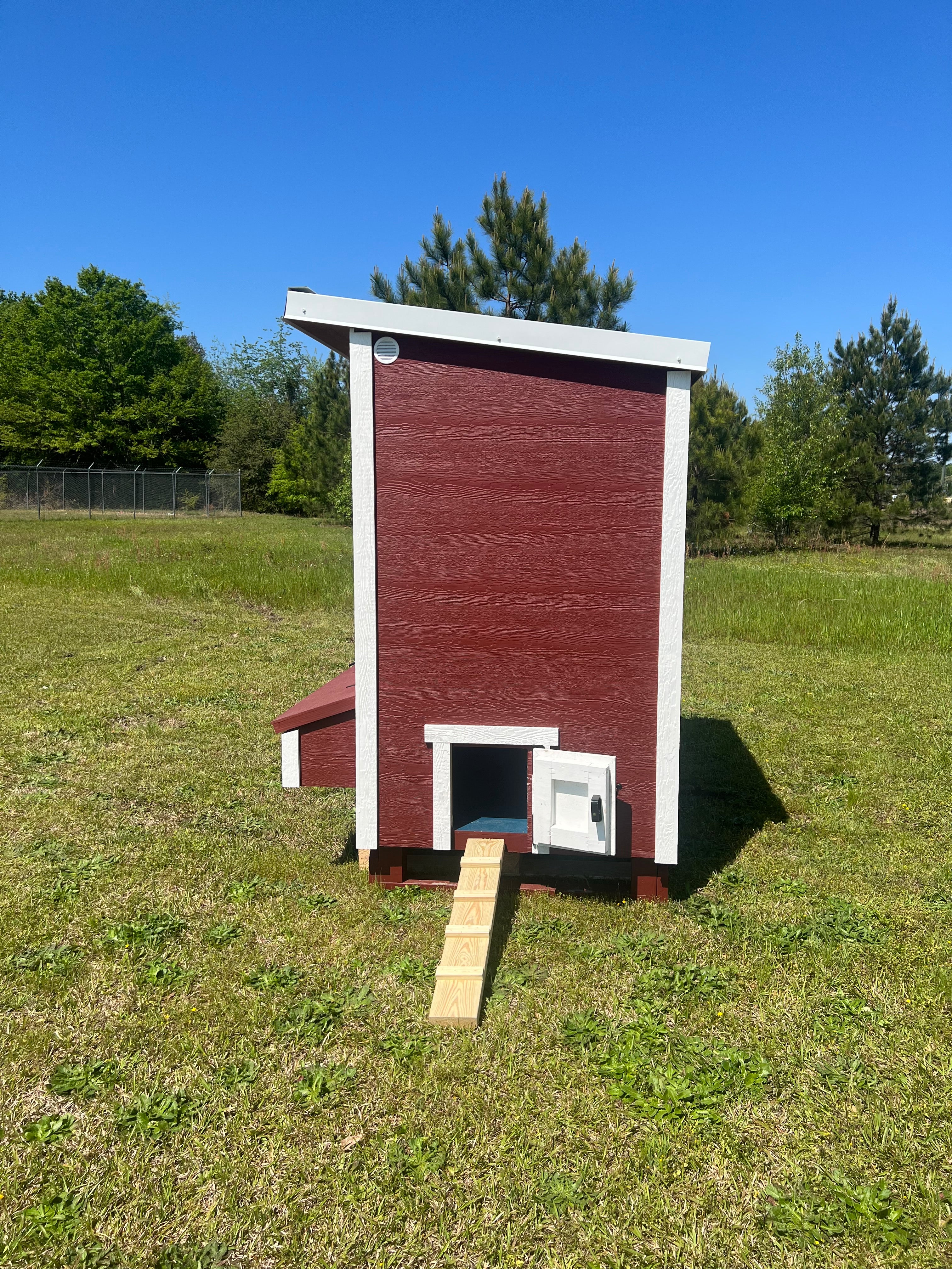 OverEZ Chicken Coop Walk-In Up to 18 Chickens side view with chicken door