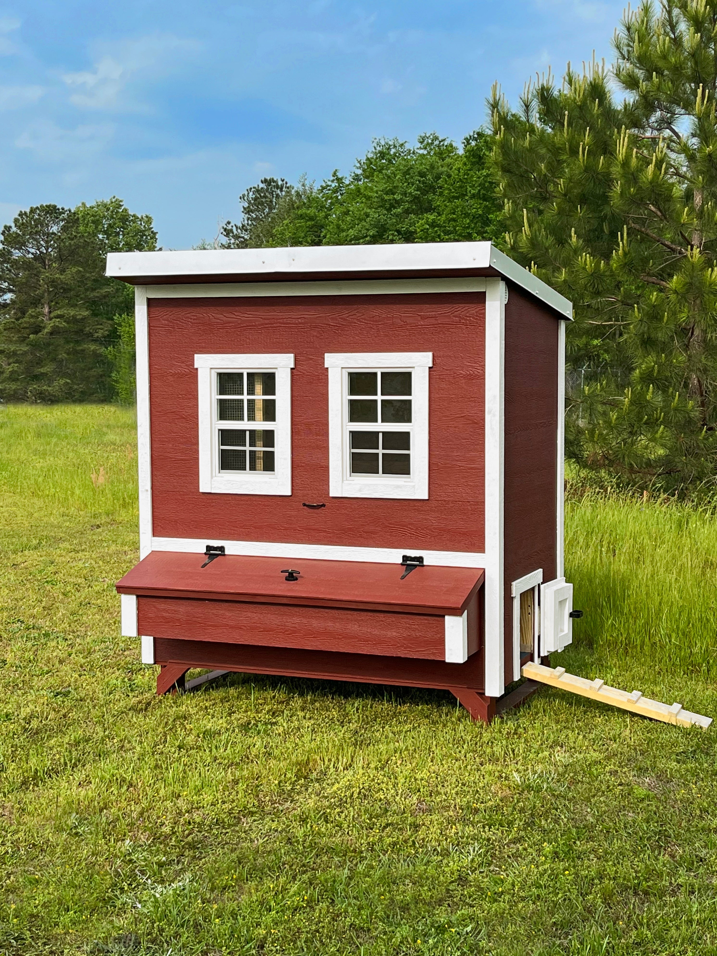 OverEZ Chicken Coop Walk-In Up to 18 Chickens with chicken door